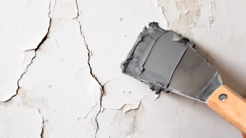 czy można szpachlować na farbę